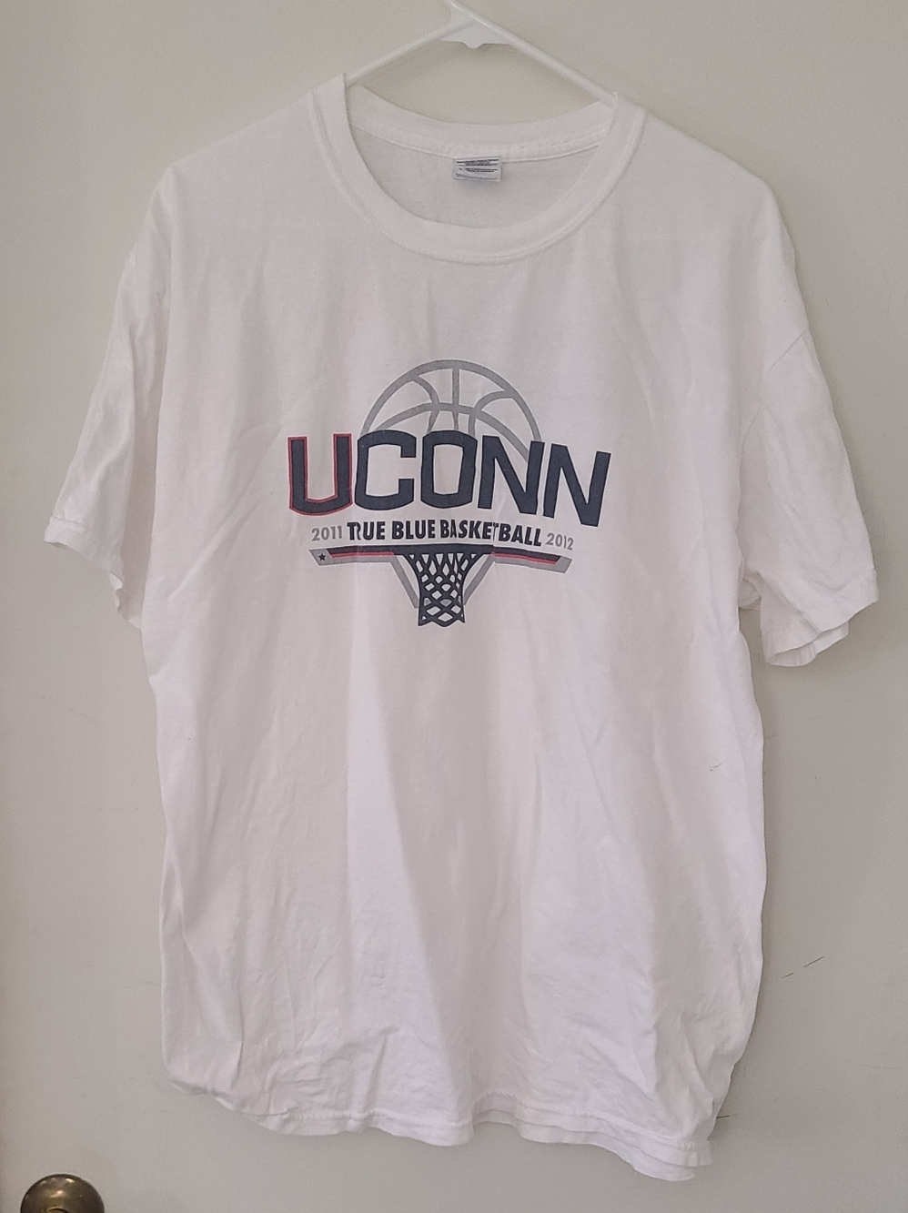 University of Connecticut Huskies 2011-2012 basketball T-Shirt Large